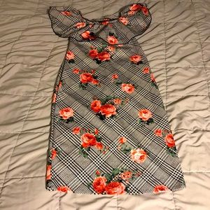 🎉5️⃣ for 2️⃣5️⃣ 🎉
Piphany off the shoulder dress